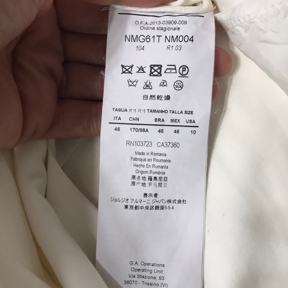 Beautiful Armani Collezioni Creme Blazer - Picture 7 of 7